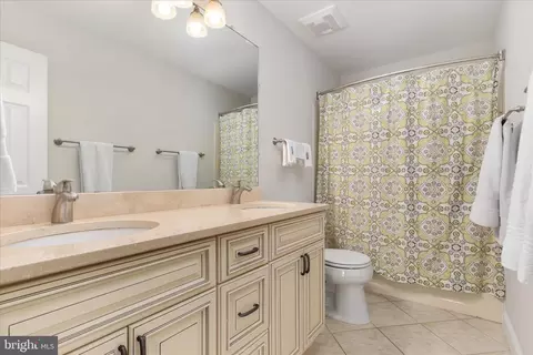 Bath - 7917 Donegal Ln, Springfield, VA 22153 photo 2 of 6