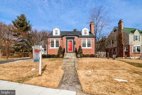 6070 Wooten Dr, Falls Church, VA 22044