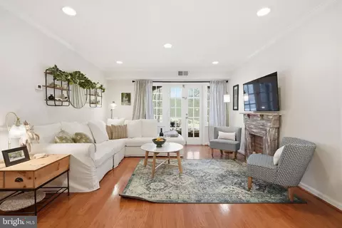 8231 K Kings Charter Ln #108, Springfield, VA 22152