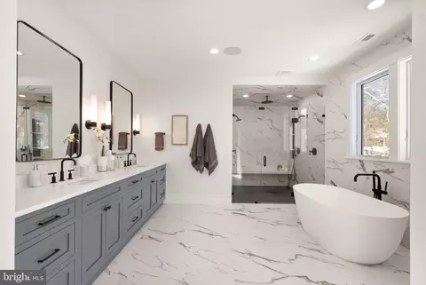 Bath - 6013 Woodland Ter, Mclean, VA 22101 photo 3 of 8