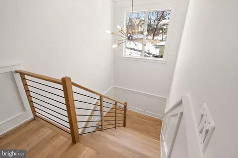 Entry Way - 6013 Woodland Ter, Mclean, VA 22101 photo 7 of 11