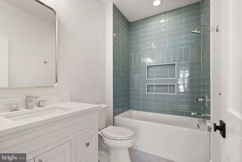 Bath - 6013 Woodland Ter, Mclean, VA 22101 photo 8 of 8