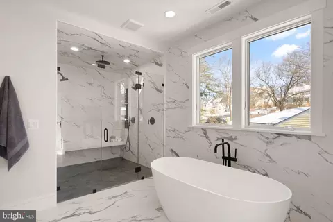 Bath - 6013 Woodland Ter, Mclean, VA 22101 photo 5 of 8