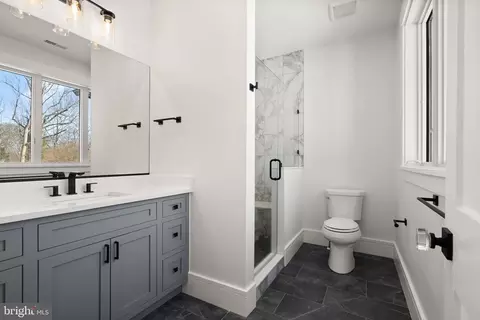 Bath - 6013 Woodland Ter, Mclean, VA 22101 photo 7 of 8