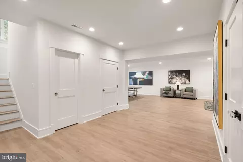 Entry Way - 6013 Woodland Ter, Mclean, VA 22101 photo 10 of 11