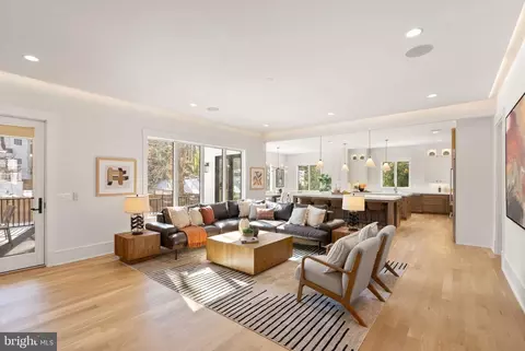 Living - 6013 Woodland Ter, Mclean, VA 22101 photo 1 of 7