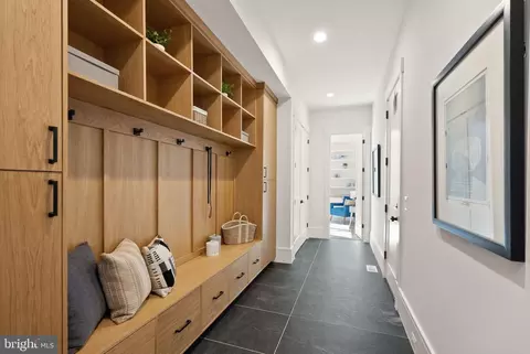 Entry Way - 6013 Woodland Ter, Mclean, VA 22101 photo 5 of 11