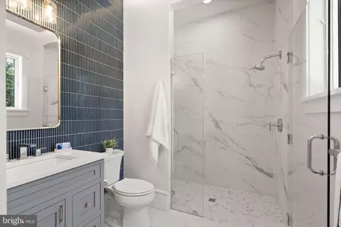 Bath - 6013 Woodland Ter, Mclean, VA 22101 photo 1 of 8