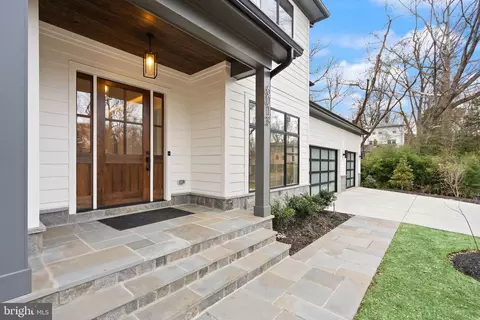 Exterior - 6013 Woodland Ter, Mclean, VA 22101 photo 4 of 12