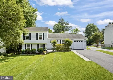13515 King Charles Dr, Chantilly, VA 20151