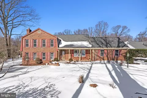 11820 Wayland St, Oakton, VA 22124