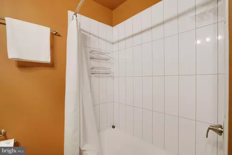 Bath - 7005 Leestone St, Springfield, VA 22151 photo 4 of 4