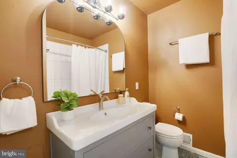 Bath - 7005 Leestone St, Springfield, VA 22151 photo 3 of 4
