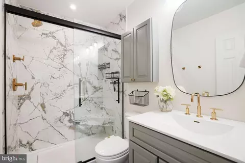 Bath - 7005 Leestone St, Springfield, VA 22151 photo 2 of 4