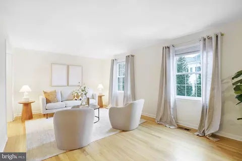 Living - 7005 Leestone St, Springfield, VA 22151 photo 2 of 6