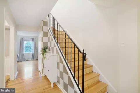 Entry Way - 7005 Leestone St, Springfield, VA 22151 photo 2 of 6