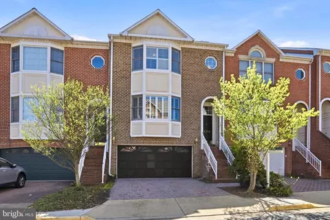 8176 Madrillon Ct, Vienna, VA 22182