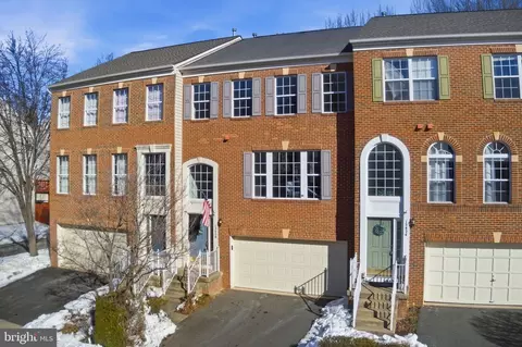 12426 Casbeer Dr, Fairfax, VA 22033