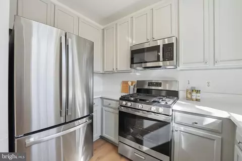 Kitchen - 1305 O Windleaf Dr, Reston, VA 20194 photo 2 of 2