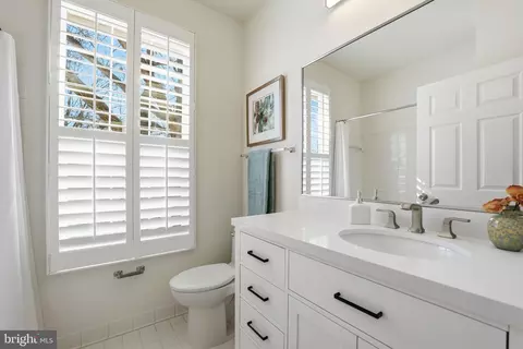 Bath - 1305 O Windleaf Dr, Reston, VA 20194 photo 3 of 4