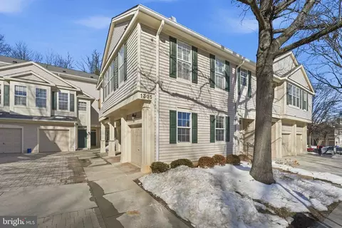 Exterior - 1305 O Windleaf Dr, Reston, VA 20194 photo 3 of 5