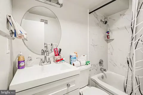 Bath - 7112 Dalhouse St, Springfield, VA 22151 photo 3 of 3