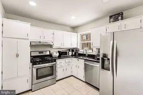 Kitchen - 7112 Dalhouse St, Springfield, VA 22151 photo 2 of 2