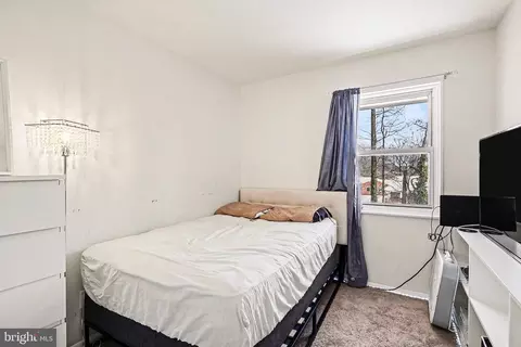 Bedroom - 7112 Dalhouse St, Springfield, VA 22151 photo 3 of 6