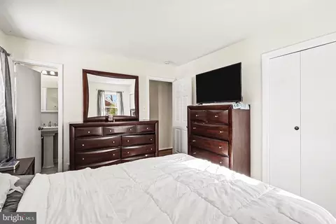 Bedroom - 7112 Dalhouse St, Springfield, VA 22151 photo 2 of 6