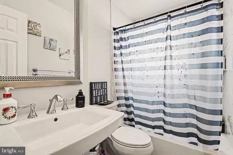 Bath - 7112 Dalhouse St, Springfield, VA 22151 photo 2 of 3