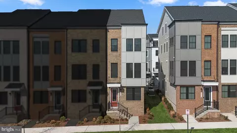 2680 River Birch Rd #HOME 140, Herndon, VA 20171