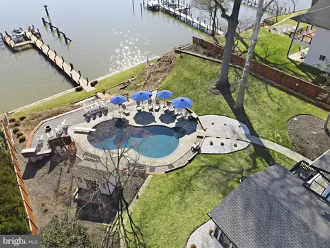 Exterior - 6057 River Dr, Lorton, VA 22079 photo 5 of 20