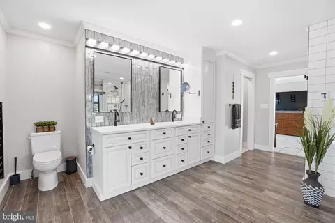 Bath - 6057 River Dr, Lorton, VA 22079 photo 2 of 8