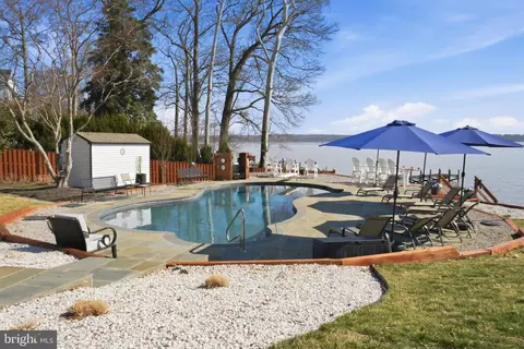 Exterior - 6057 River Dr, Lorton, VA 22079 photo 2 of 20