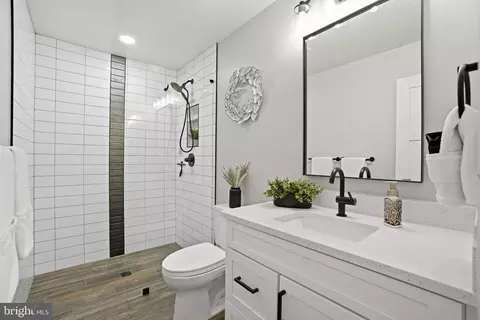Bath - 6057 River Dr, Lorton, VA 22079 photo 7 of 8