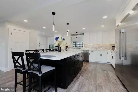 Kitchen - 6057 River Dr, Lorton, VA 22079 photo 3 of 5