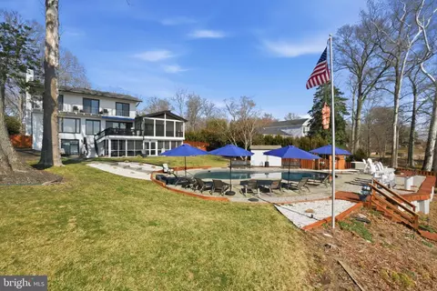 Exterior - 6057 River Dr, Lorton, VA 22079 photo 6 of 20