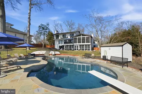 Exterior - 6057 River Dr, Lorton, VA 22079 photo 4 of 20