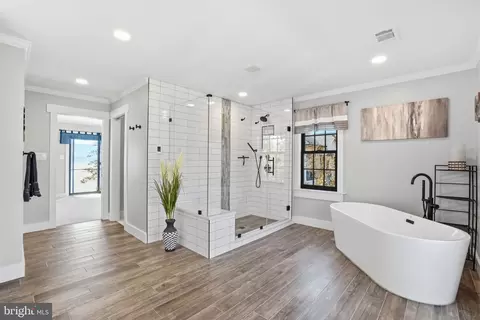 Bath - 6057 River Dr, Lorton, VA 22079 photo 3 of 8