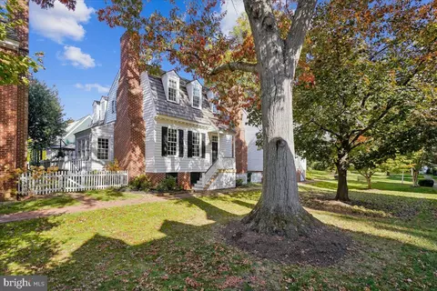 9896 Palace Green Way, Vienna, VA 22181