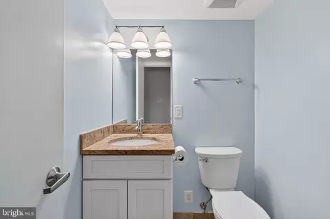 Bath - 6424 Cabell Ct, Springfield, VA 22150 photo 6 of 6