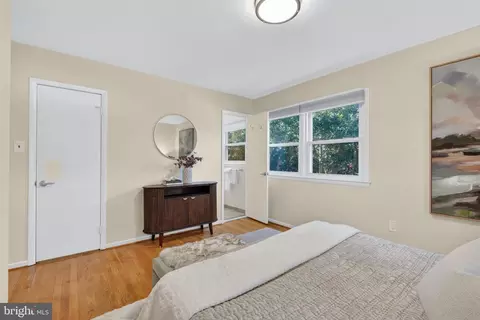 Bedroom - 6424 Cabell Ct, Springfield, VA 22150 photo 4 of 10