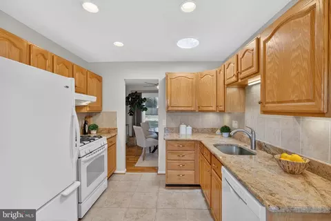 Kitchen - 6424 Cabell Ct, Springfield, VA 22150 photo 4 of 4