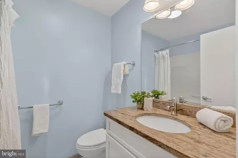 Bath - 6424 Cabell Ct, Springfield, VA 22150 photo 4 of 6