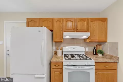 Kitchen - 6424 Cabell Ct, Springfield, VA 22150 photo 2 of 4