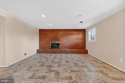 Living - 6424 Cabell Ct, Springfield, VA 22150 photo 4 of 5
