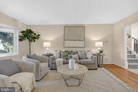 Living - 6424 Cabell Ct, Springfield, VA 22150 photo 2 of 5