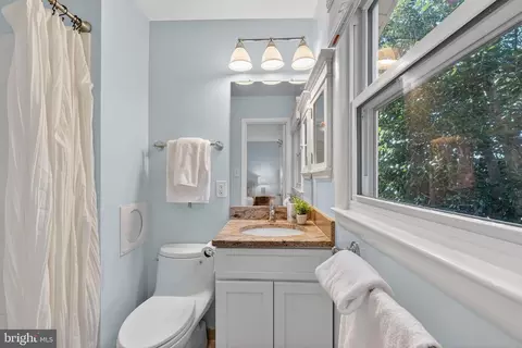 Bath - 6424 Cabell Ct, Springfield, VA 22150 photo 2 of 6