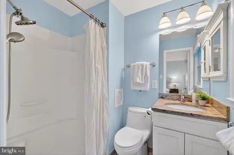 Bath - 6424 Cabell Ct, Springfield, VA 22150 photo 1 of 6