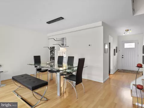 8068 Dulciana Ct, Springfield, VA 22153 photo 9